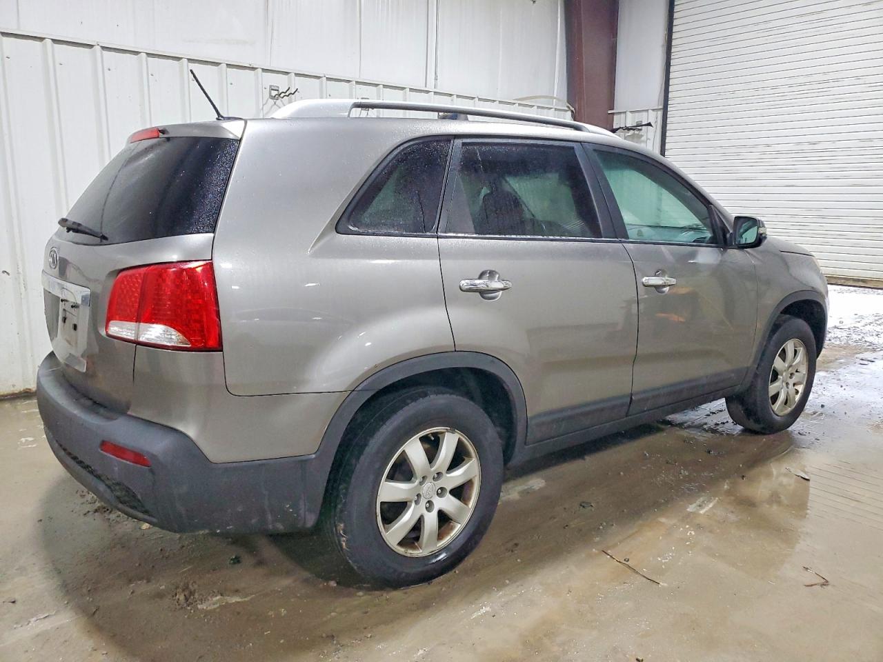 2011 KIA SORENTO BASE photo 3