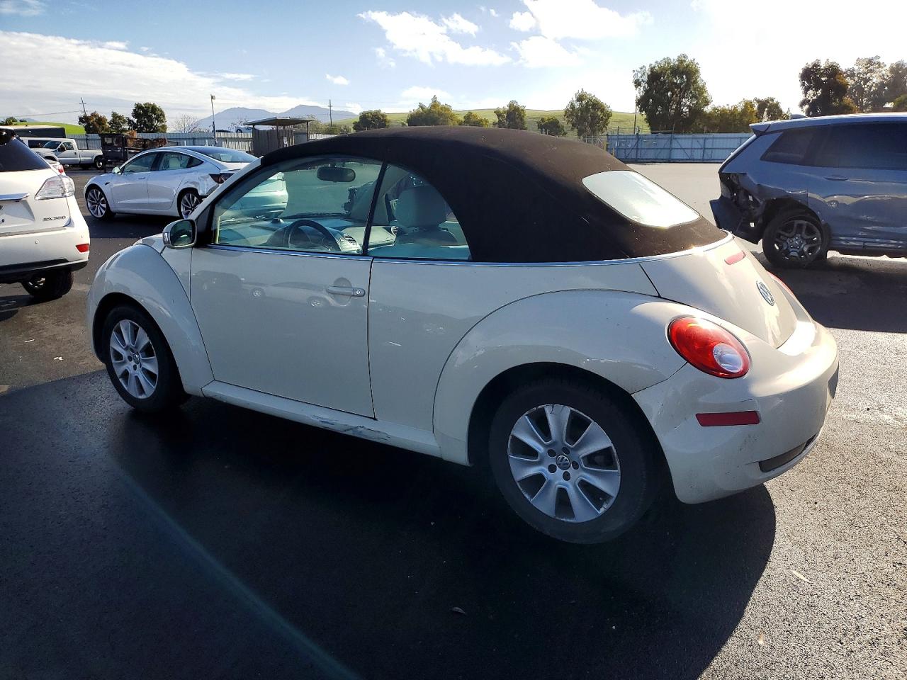 2010 VOLKSWAGEN NEW BEETLE photo 3