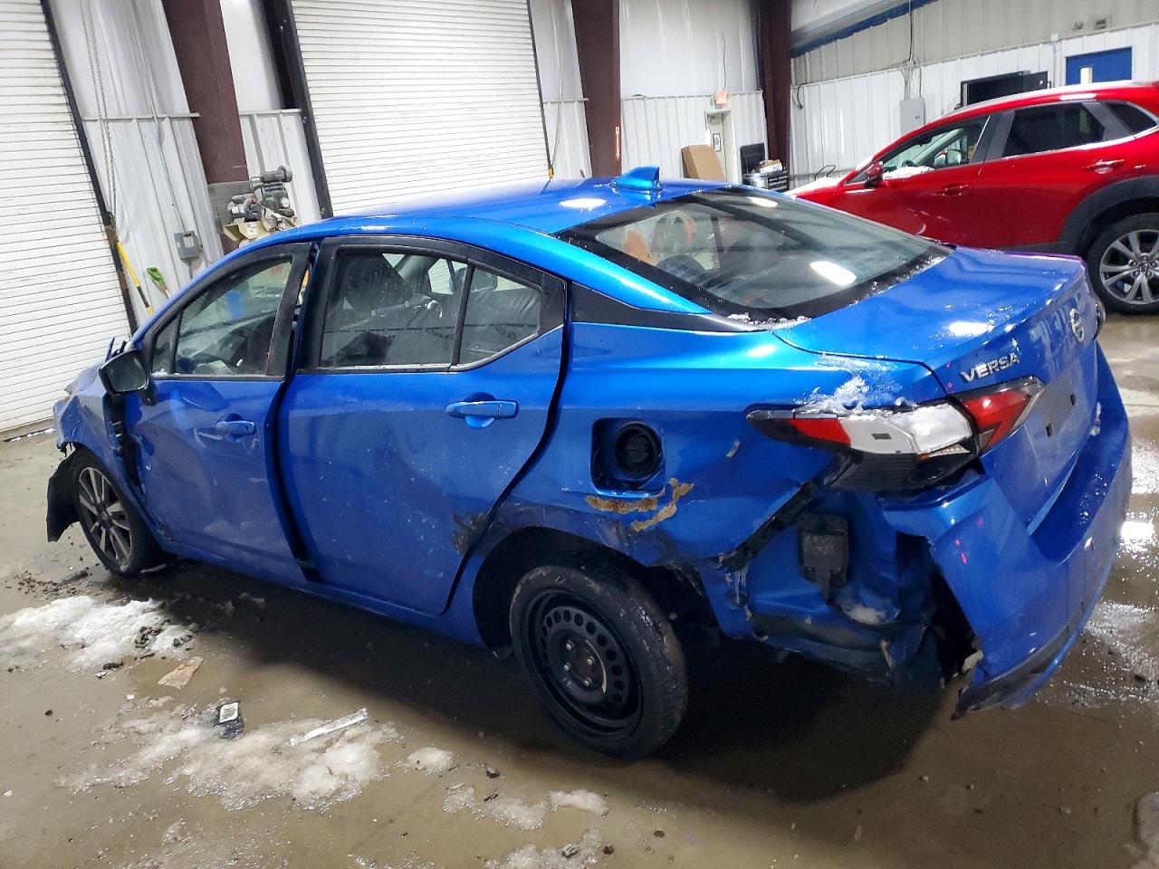 2021 NISSAN VERSA SV photo 4