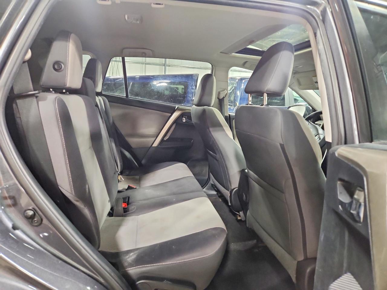 2015 TOYOTA RAV4 XLE photo 11