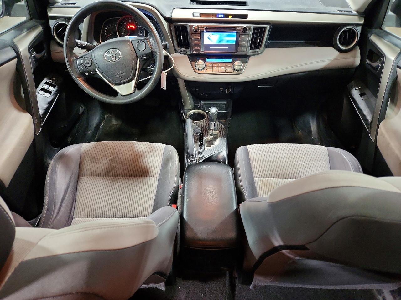 2015 TOYOTA RAV4 XLE photo 8