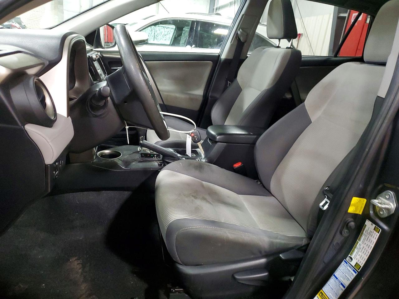 2015 TOYOTA RAV4 XLE photo 7