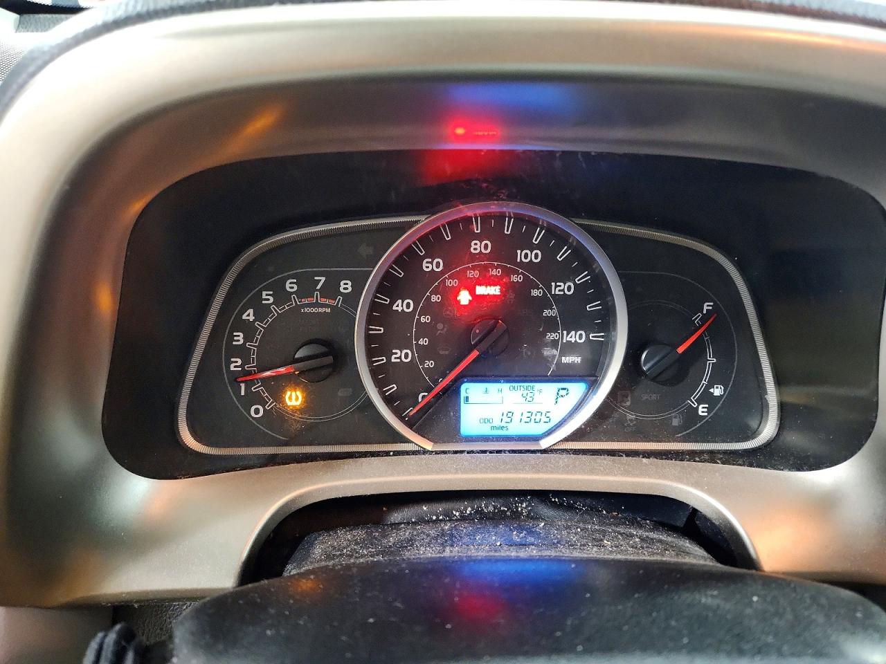 2015 TOYOTA RAV4 XLE photo 9
