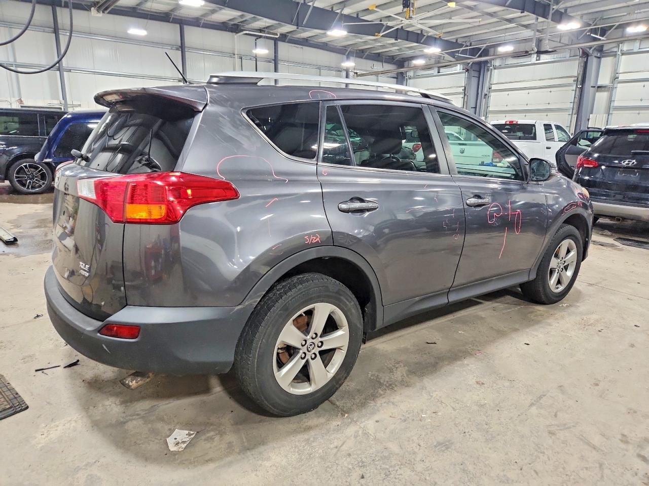 2015 TOYOTA RAV4 XLE photo 3