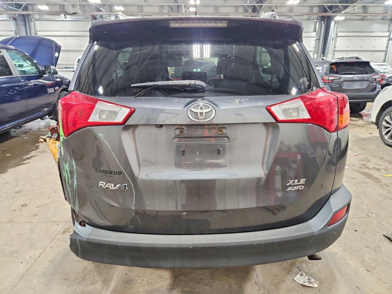 2015 TOYOTA RAV4 XLE photo 6