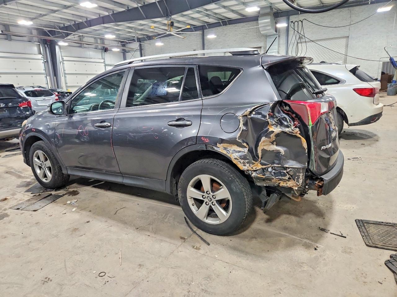 2015 TOYOTA RAV4 XLE photo 2