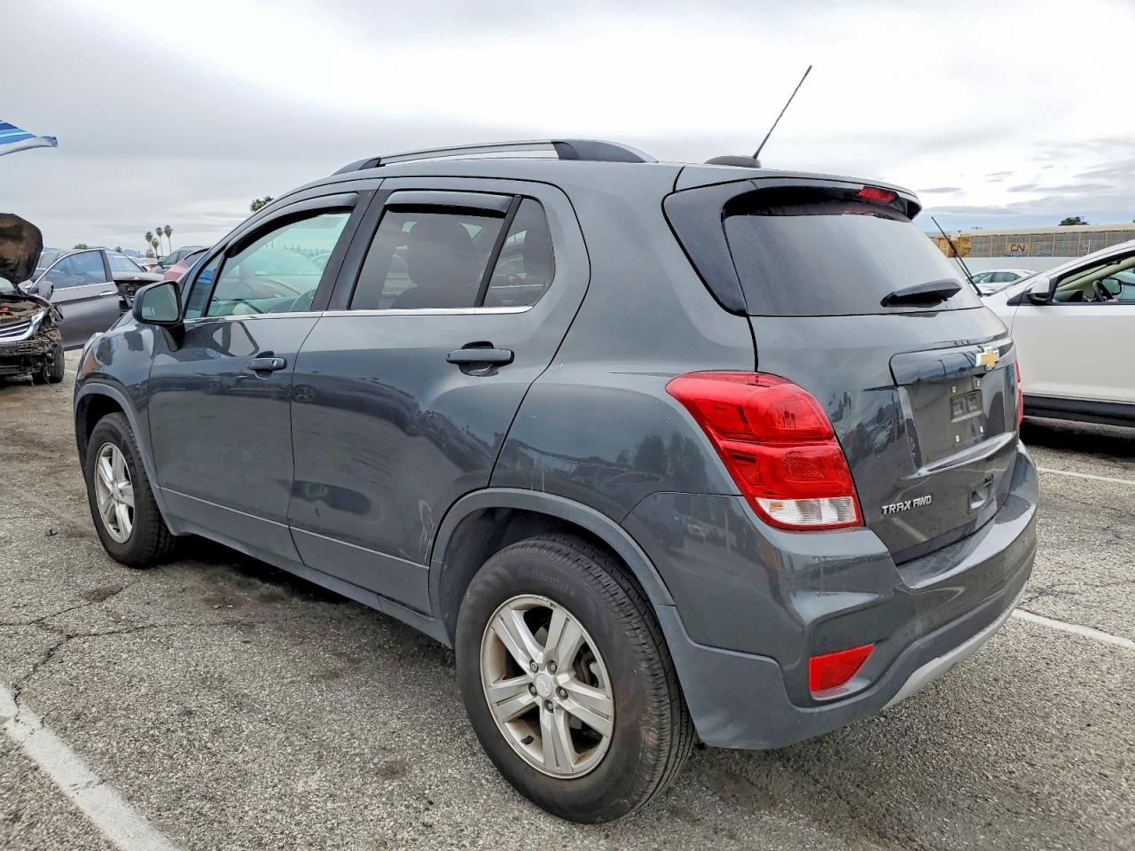 2019 CHEVROLET TRAX 1LT photo 3