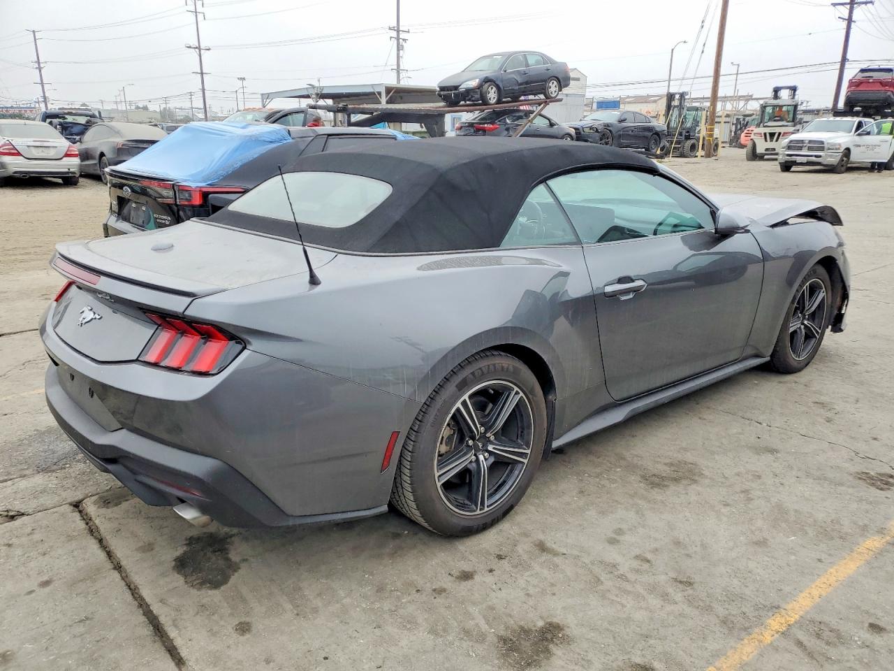 2024 FORD MUSTANG photo 3