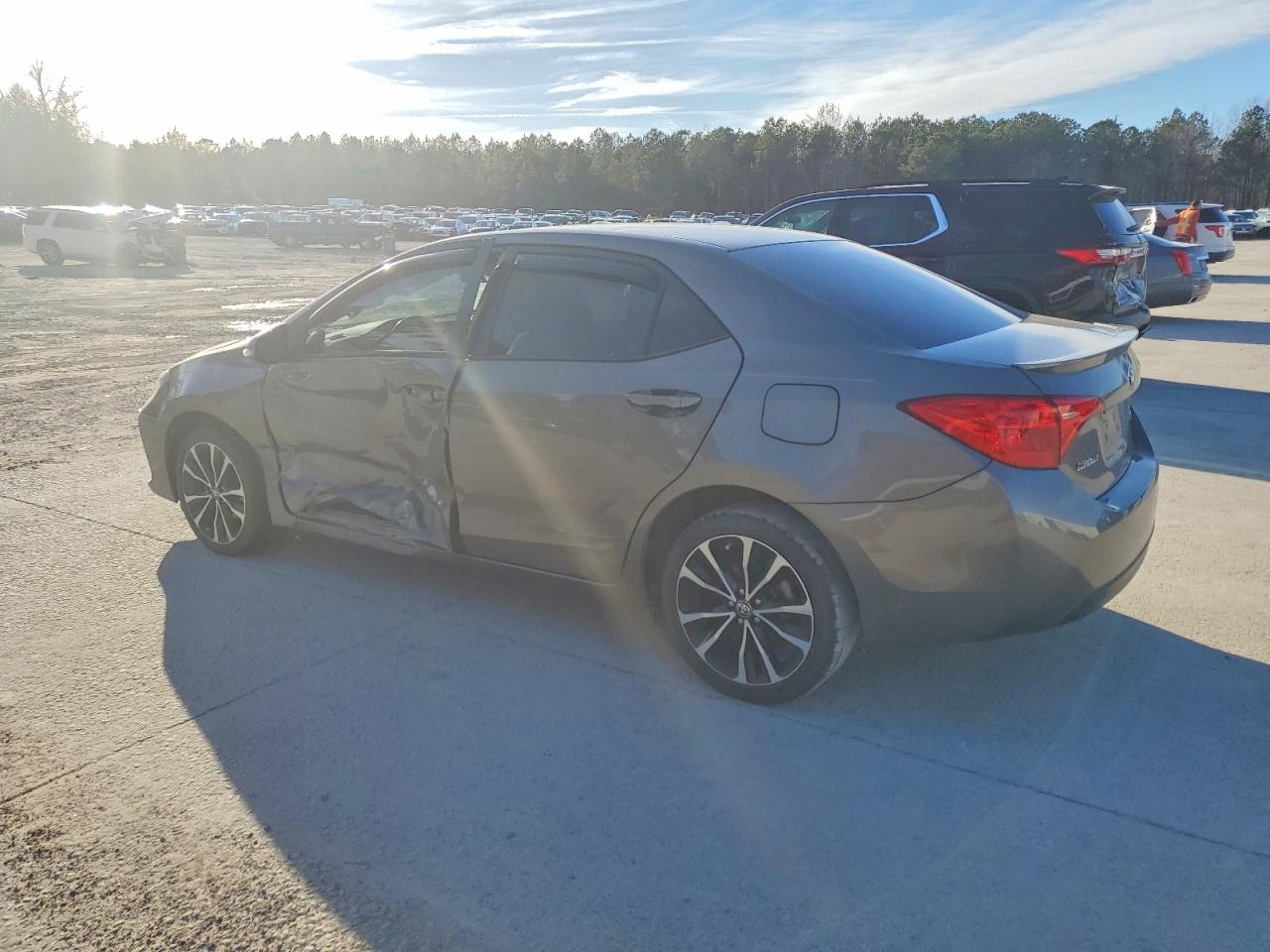 2018 TOYOTA COROLLA L photo 3