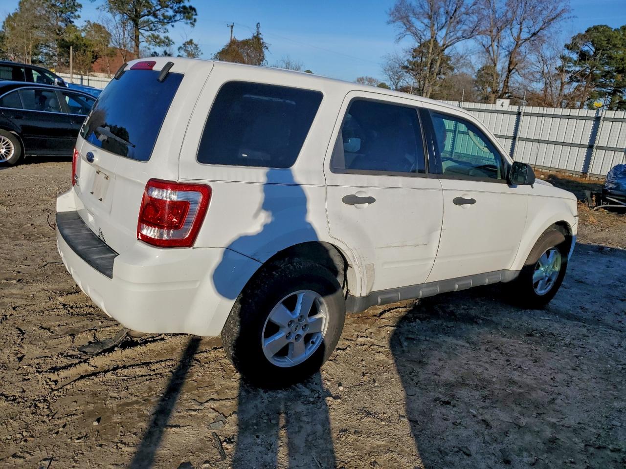 2010 FORD ESCAPE XLS photo 3