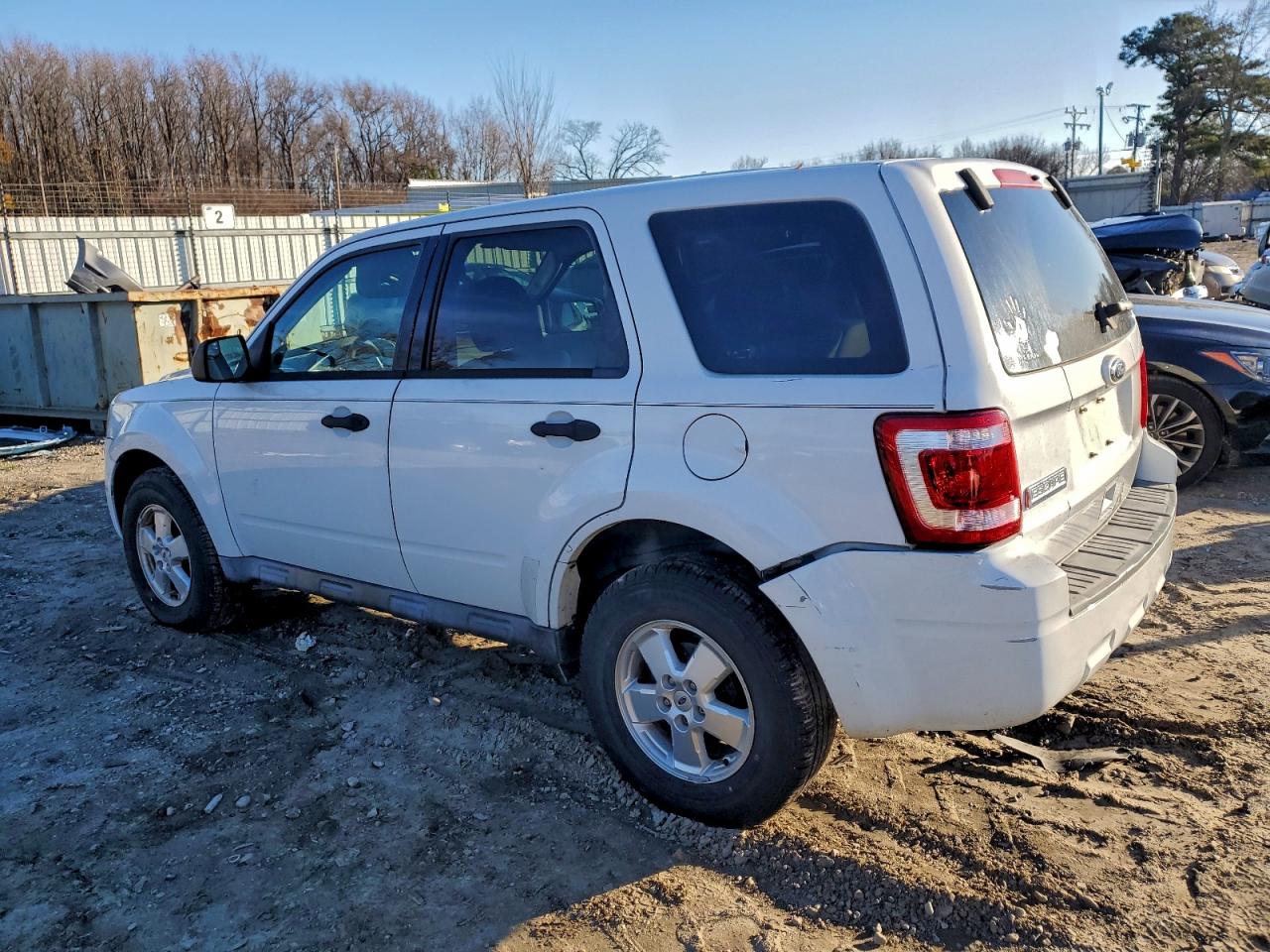 2010 FORD ESCAPE XLS photo 2