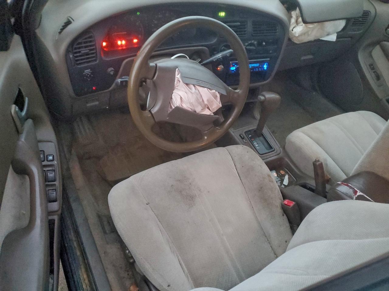 1996 TOYOTA CAMRY DX photo 8