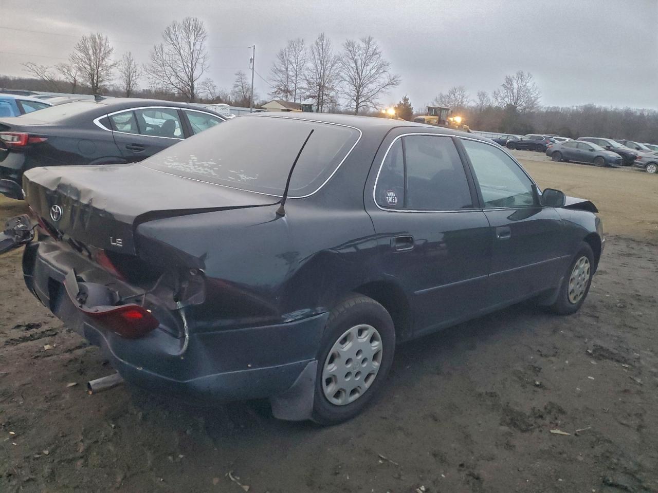 1996 TOYOTA CAMRY DX photo 3