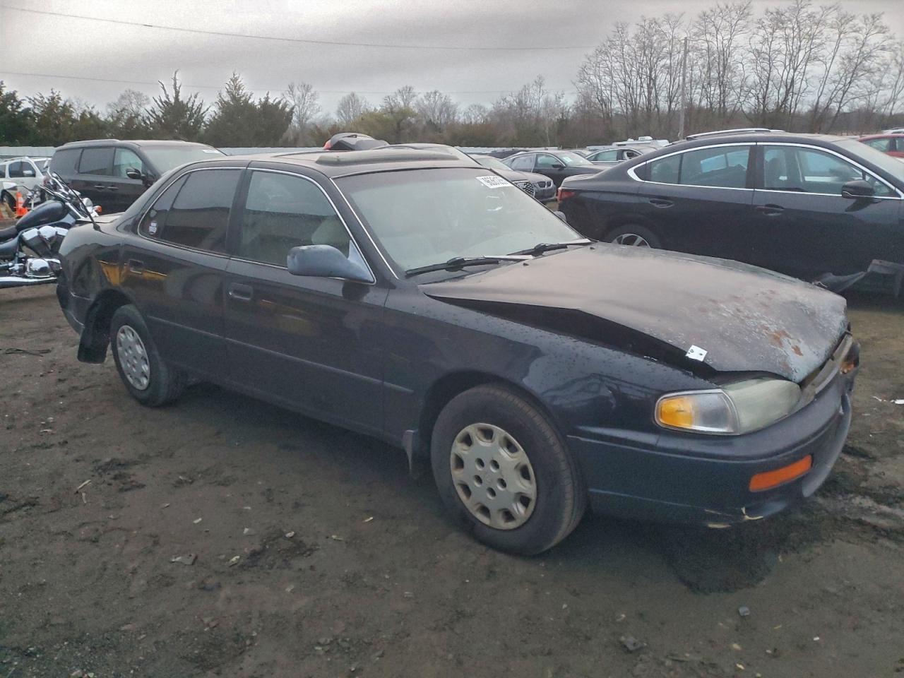 1996 TOYOTA CAMRY DX photo 4