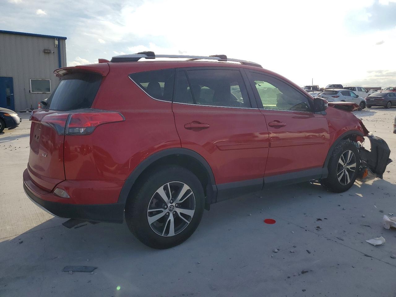 2016 TOYOTA RAV4 XLE photo 3