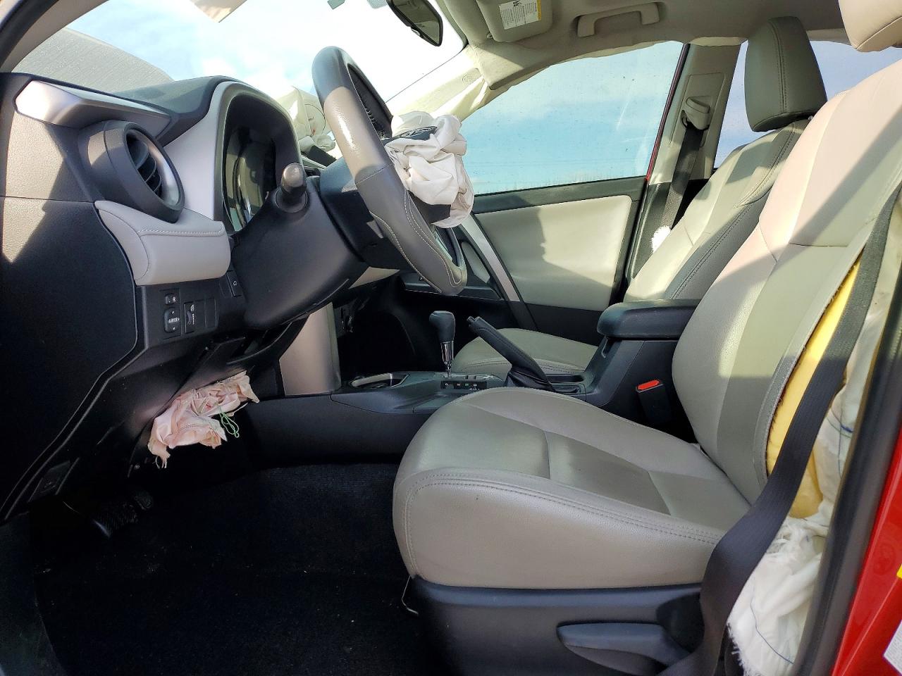 2016 TOYOTA RAV4 XLE photo 7