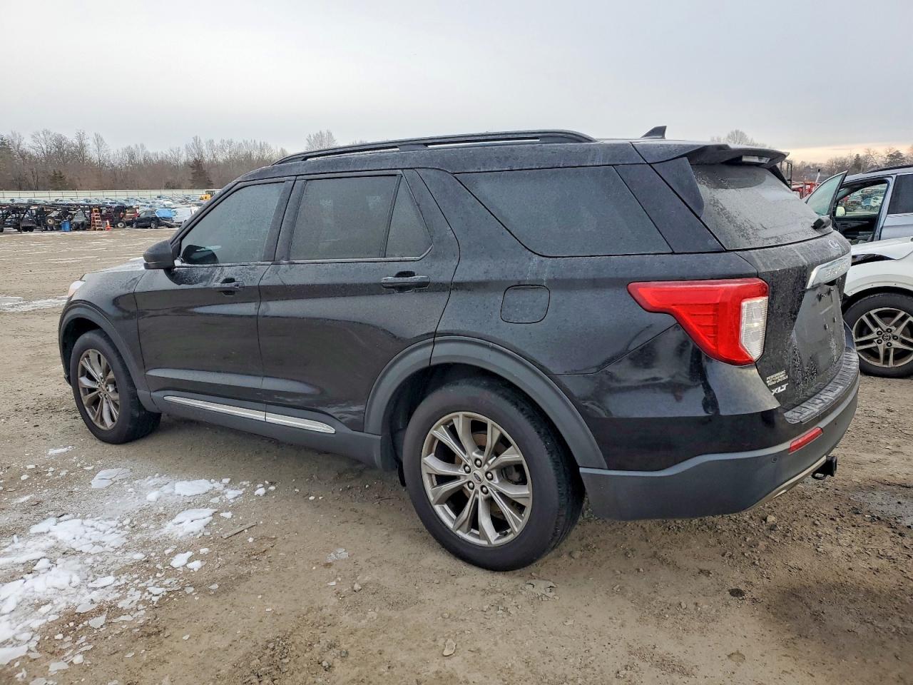 2020 FORD EXPLORER XLT photo 2