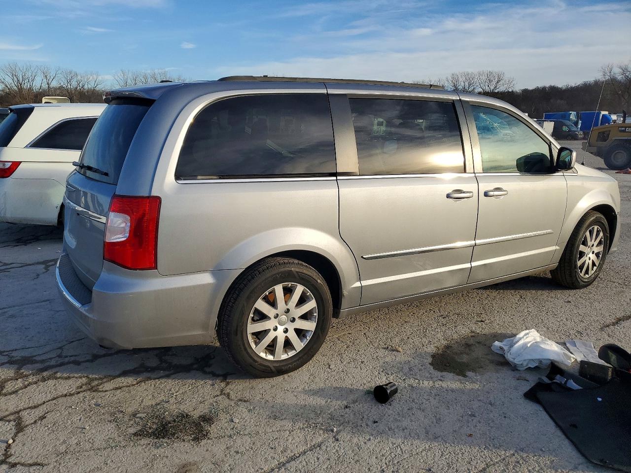2015 CHRYSLER TOWN & COUNTRY TOURING photo 3