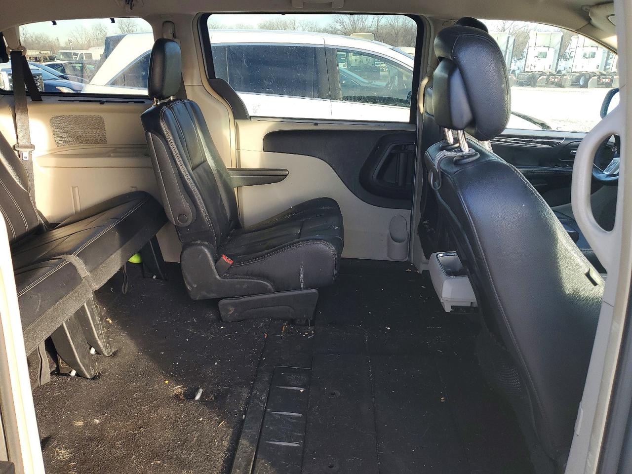 2015 CHRYSLER TOWN & COUNTRY TOURING photo 11