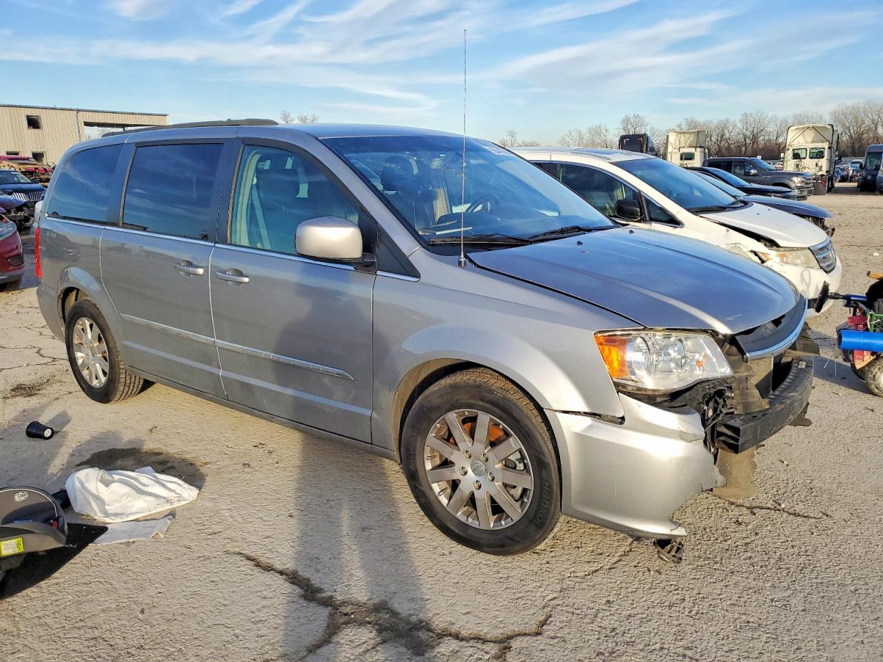 2015 CHRYSLER TOWN & COUNTRY TOURING photo 4