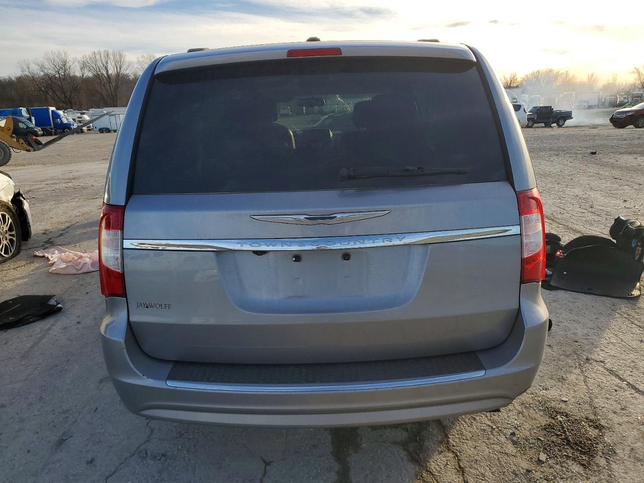 2015 CHRYSLER TOWN & COUNTRY TOURING photo 6
