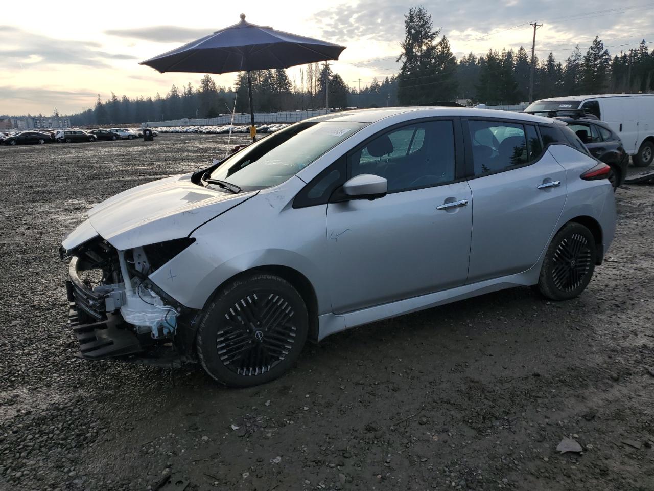 2025 NISSAN LEAF