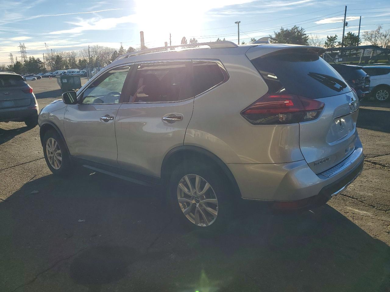 2017 NISSAN ROGUE SV photo 4