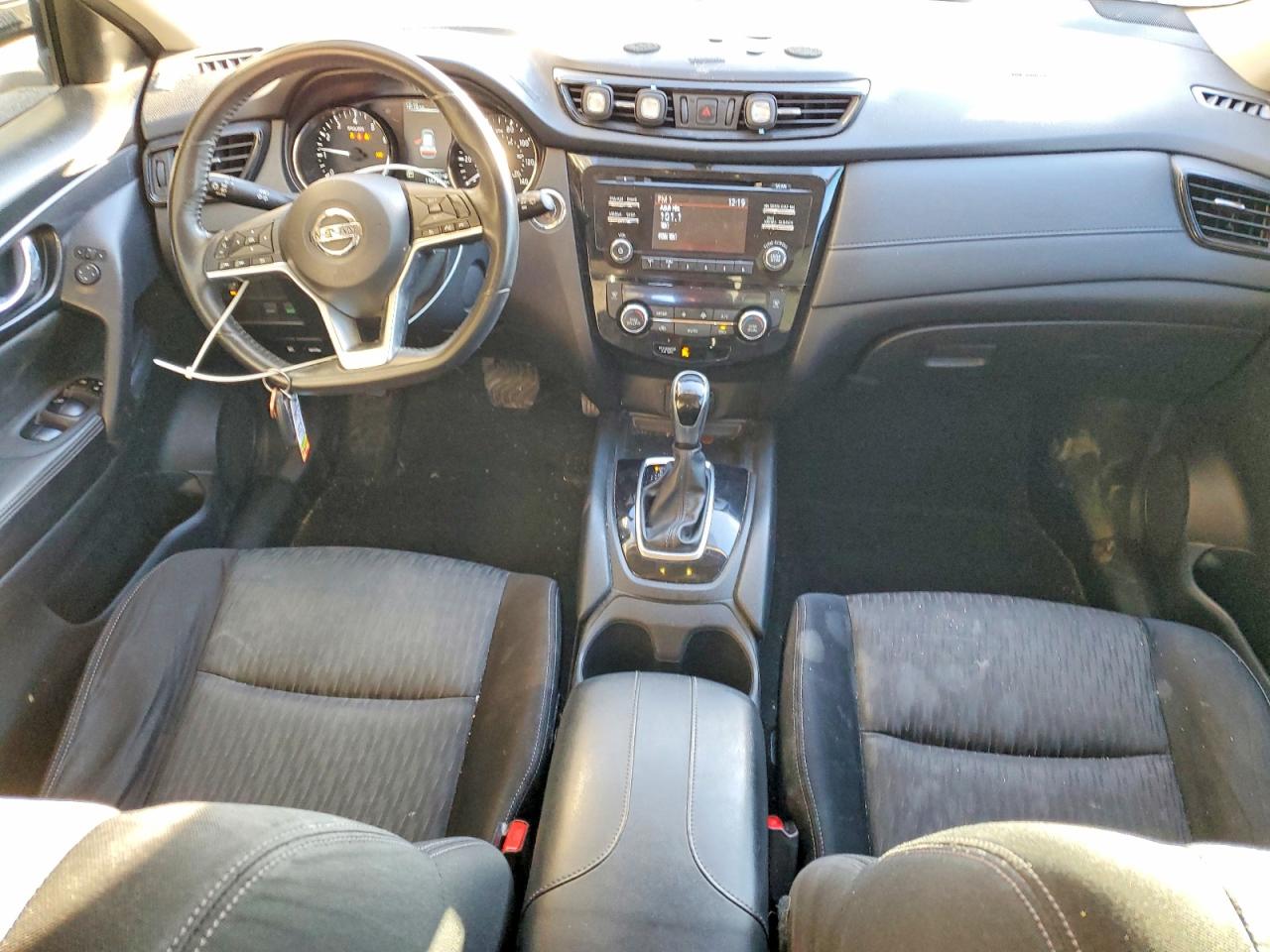 2017 NISSAN ROGUE SV photo 22