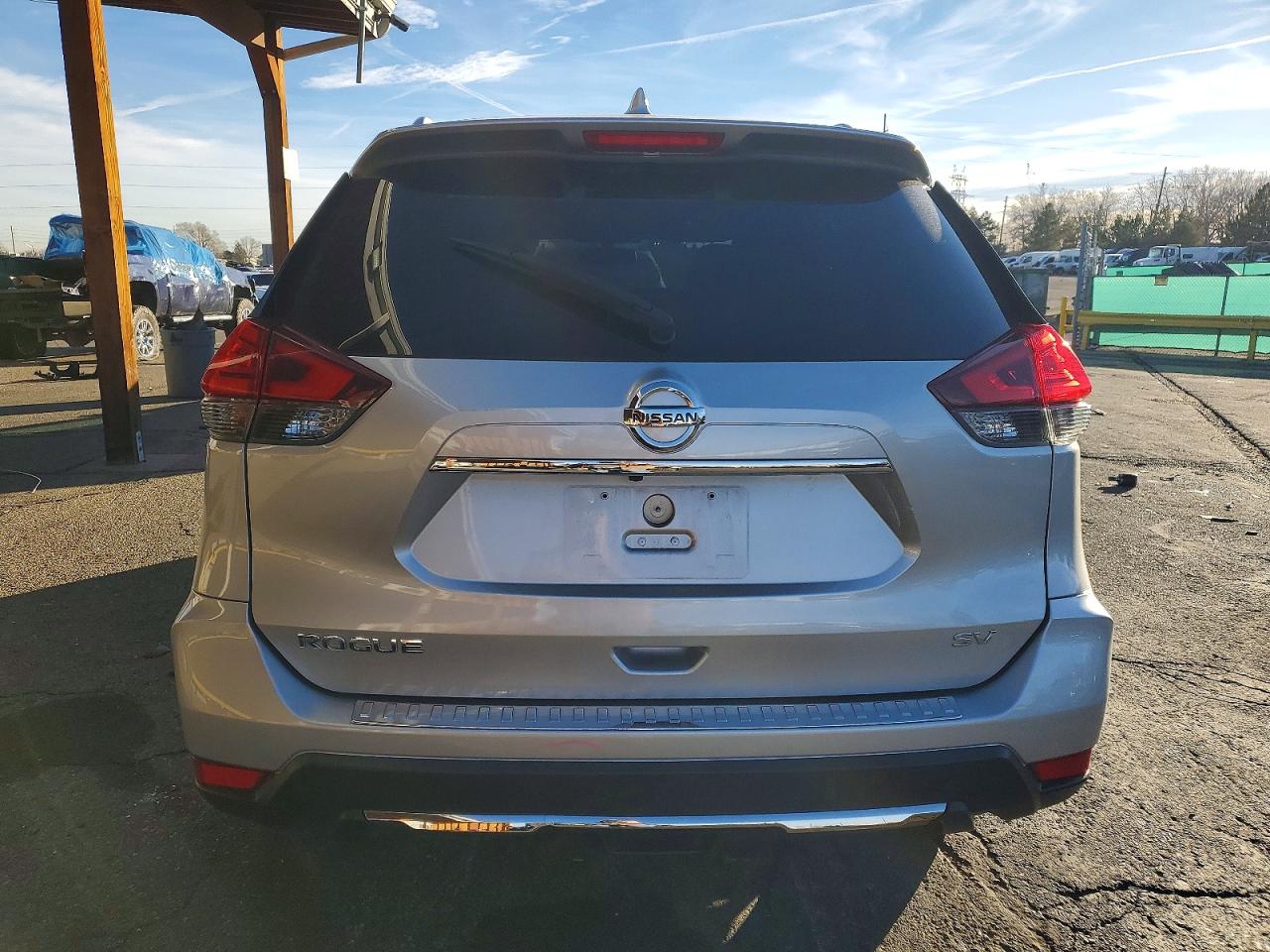 2017 NISSAN ROGUE SV photo 16