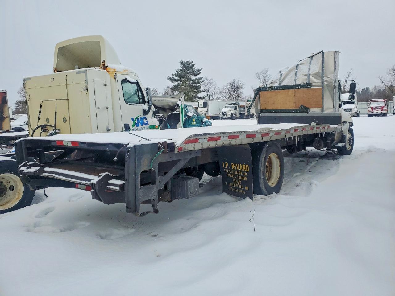 2014 HINO 268 FLATBED TRUCK photo 4