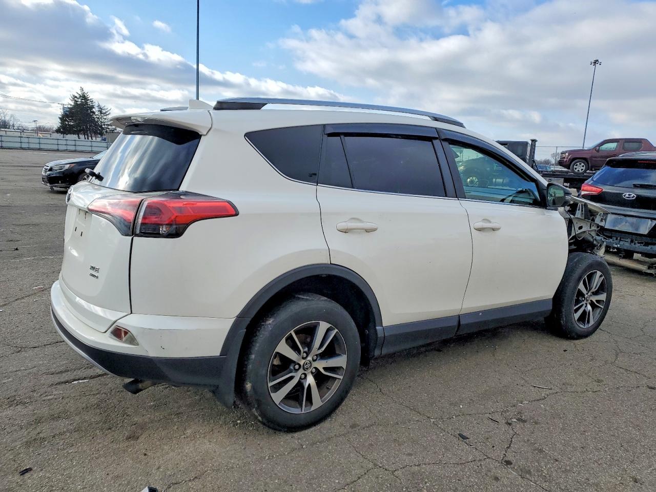 2018 TOYOTA RAV4 ADVENTURE photo 3