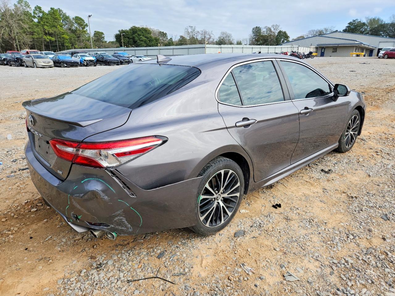 2019 TOYOTA CAMRY L photo 3