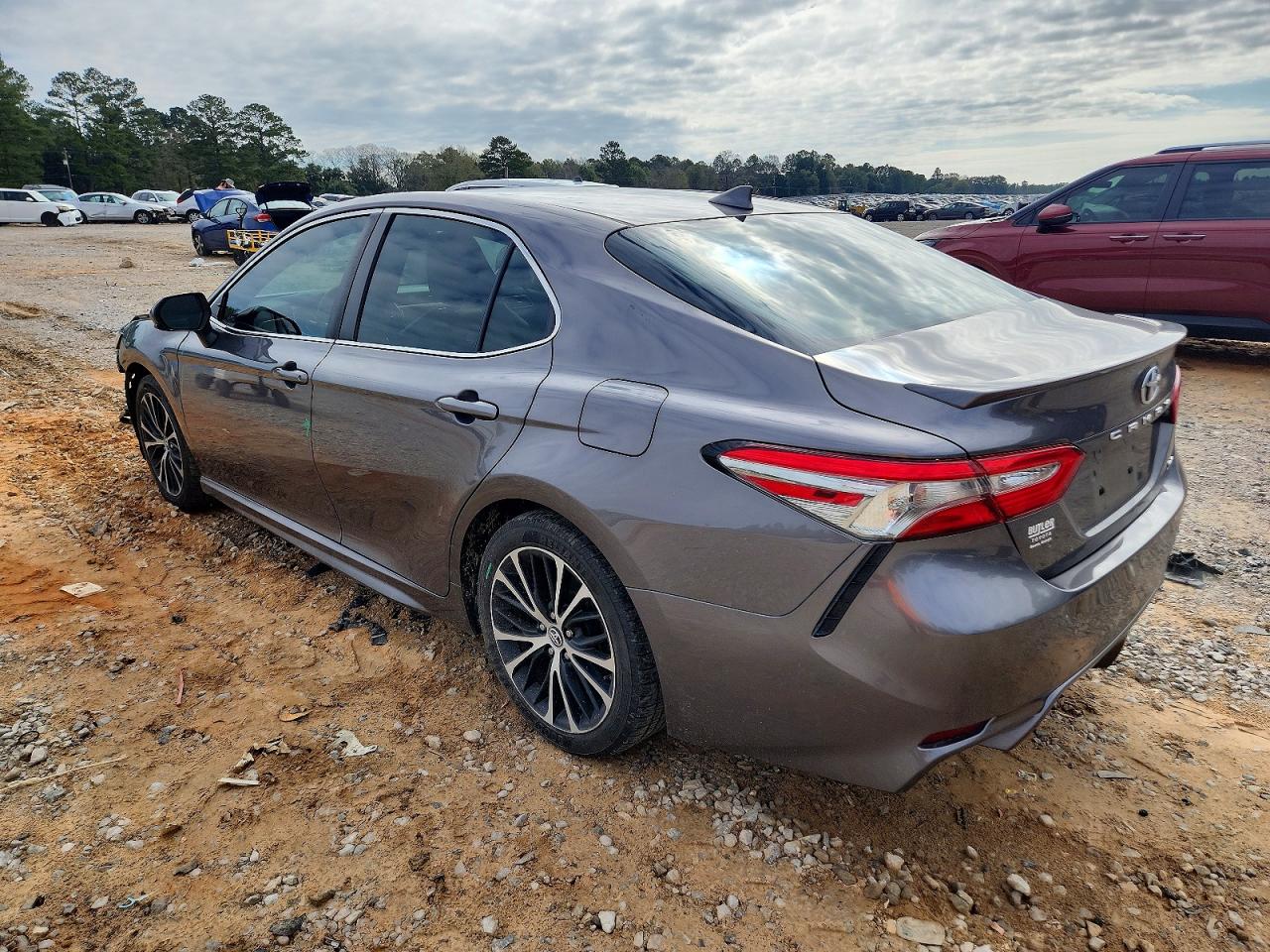 2019 TOYOTA CAMRY L photo 2