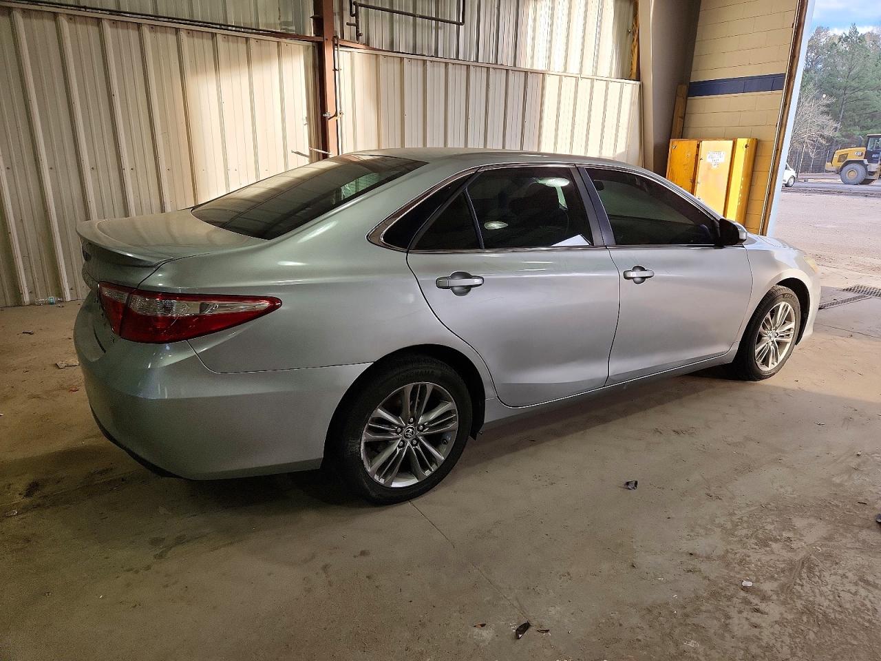 2016 TOYOTA CAMRY photo 3