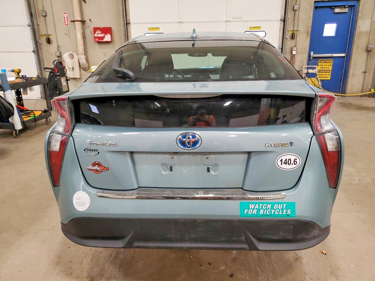 2016 TOYOTA PRIUS photo 6