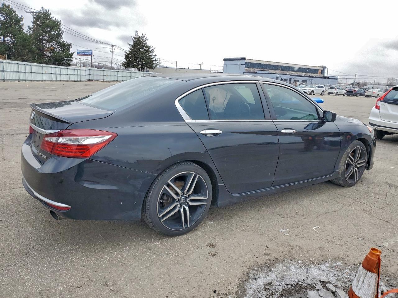 2017 HONDA ACCORD SPORT photo 3