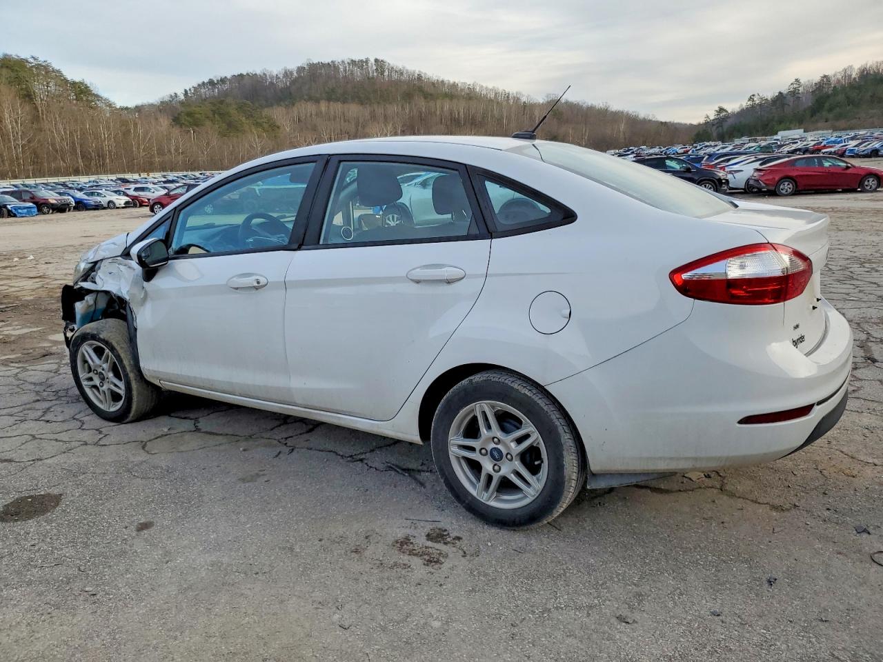 2019 FORD FIESTA SE photo 2