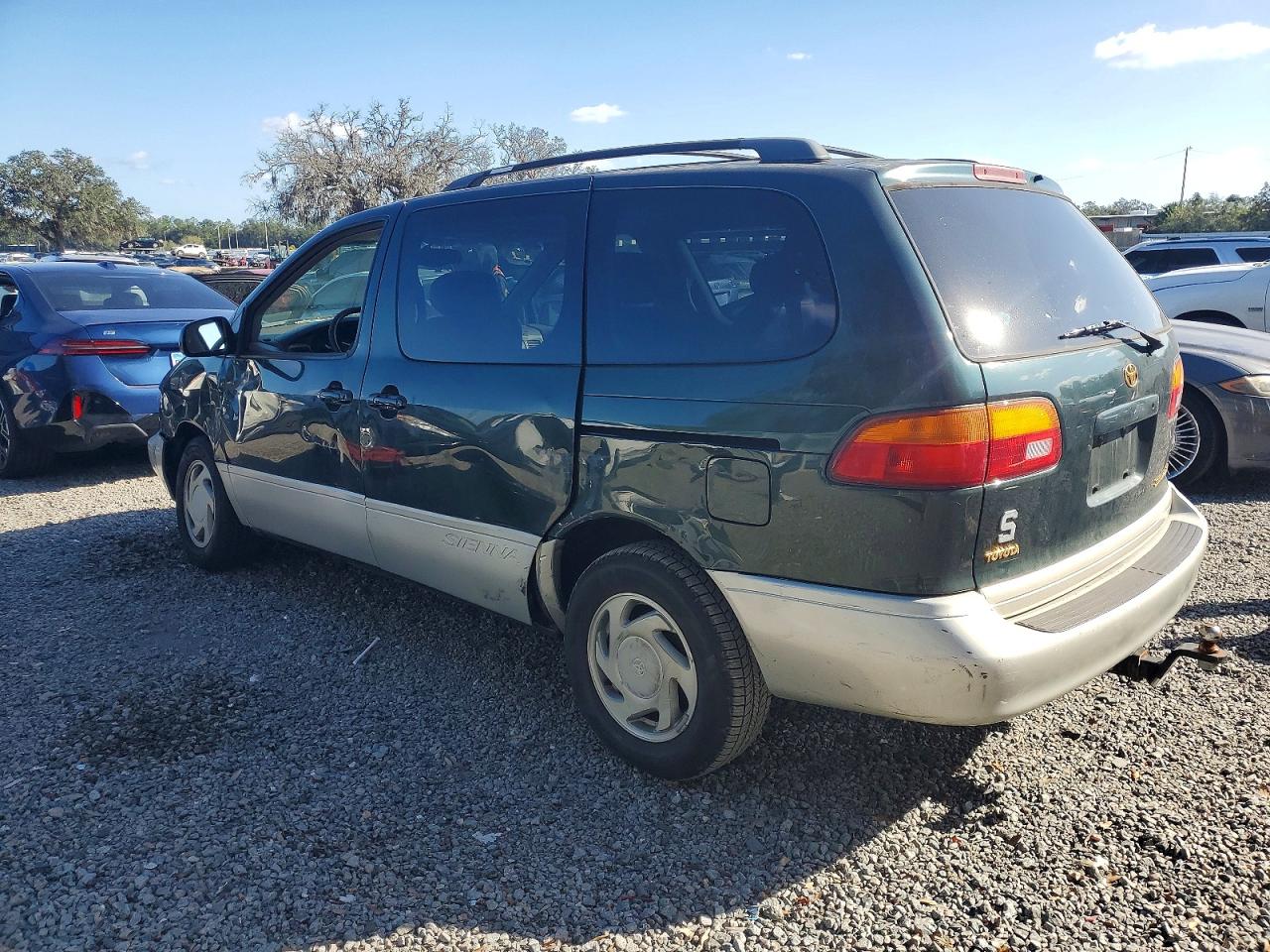 2000 TOYOTA SIENNA LE photo 3