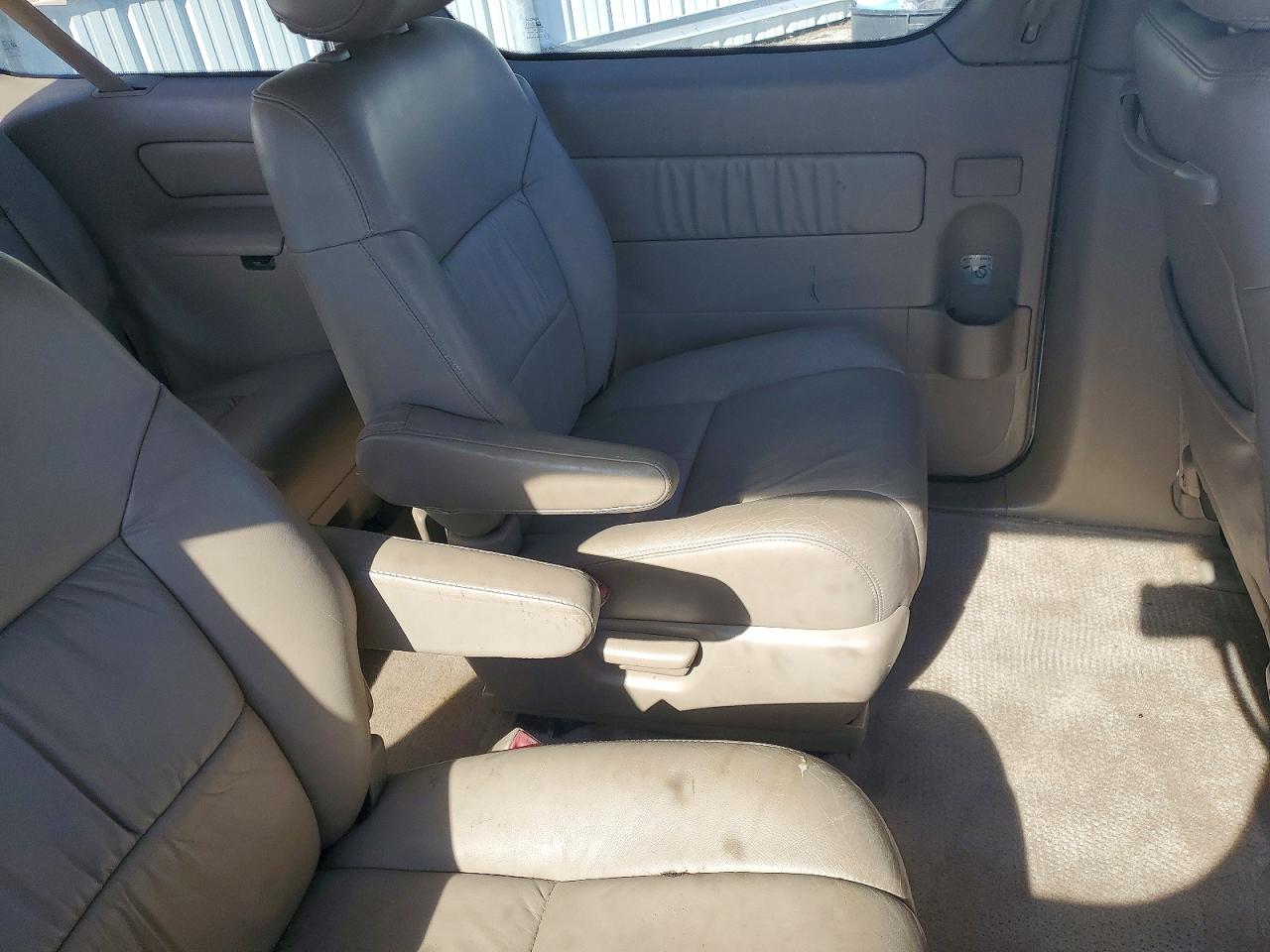 2000 TOYOTA SIENNA LE photo 21