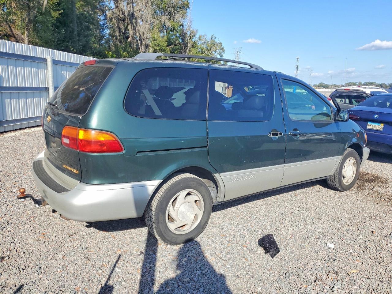 2000 TOYOTA SIENNA LE photo 5