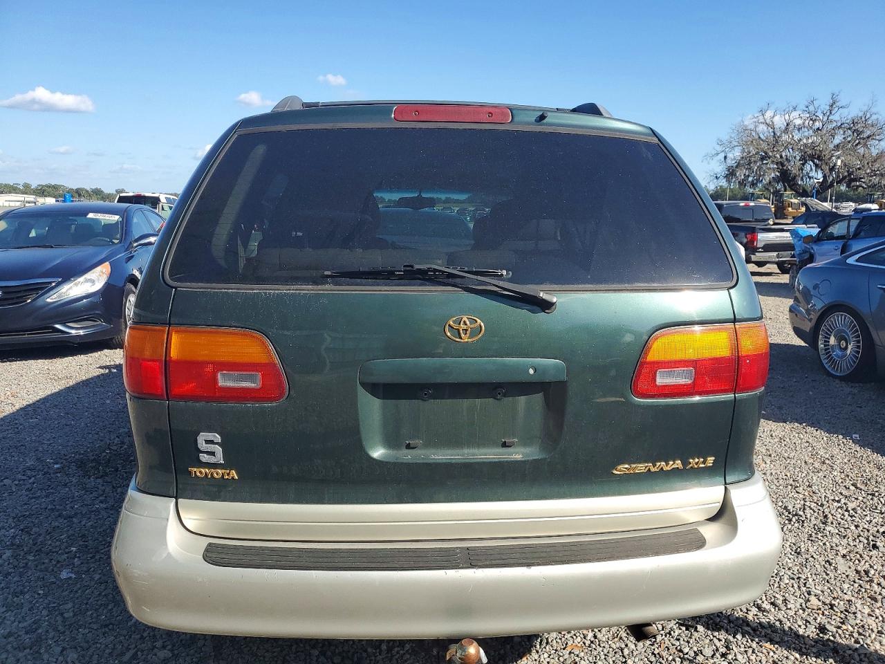 2000 TOYOTA SIENNA LE photo 11