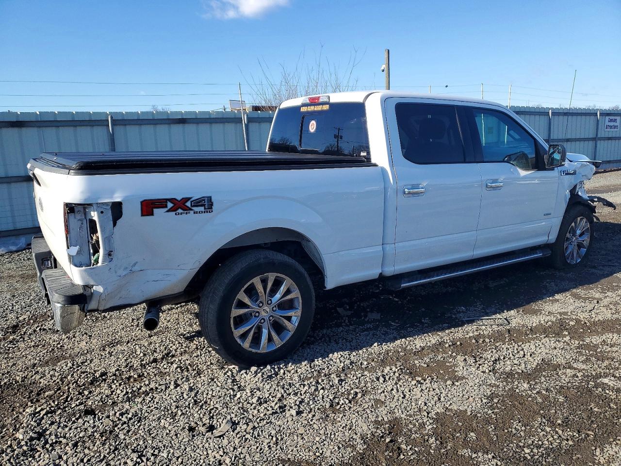 2017 FORD F150 SUPERCREW photo 3