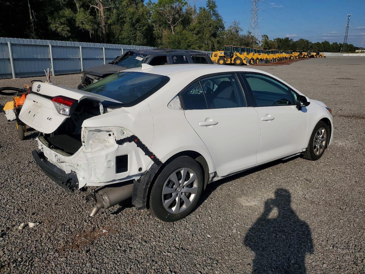 2024 TOYOTA COROLLA LE photo 3