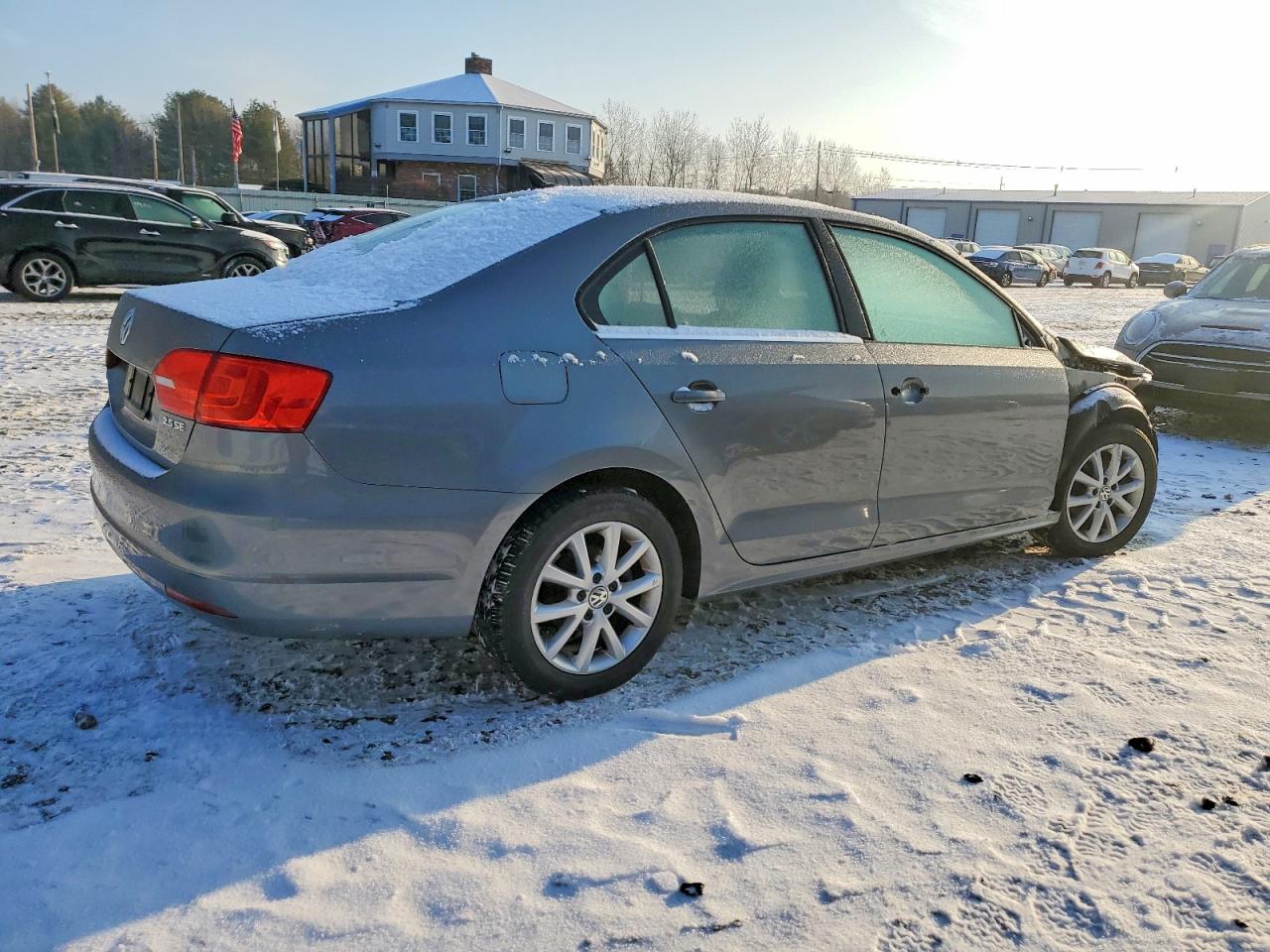 2013 VOLKSWAGEN JETTA SE photo 3