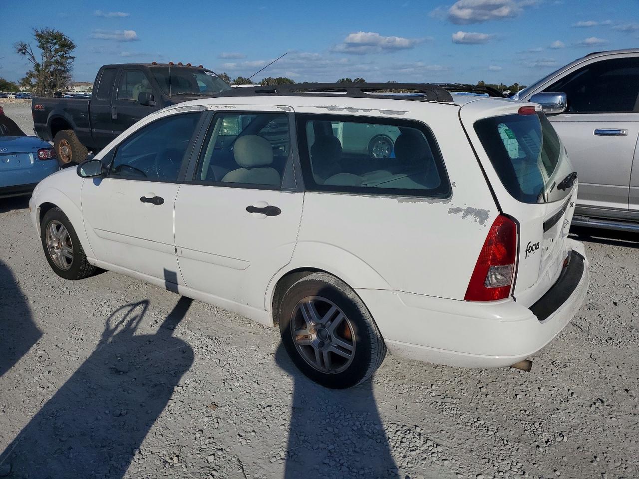 2001 FORD FOCUS SE photo 2
