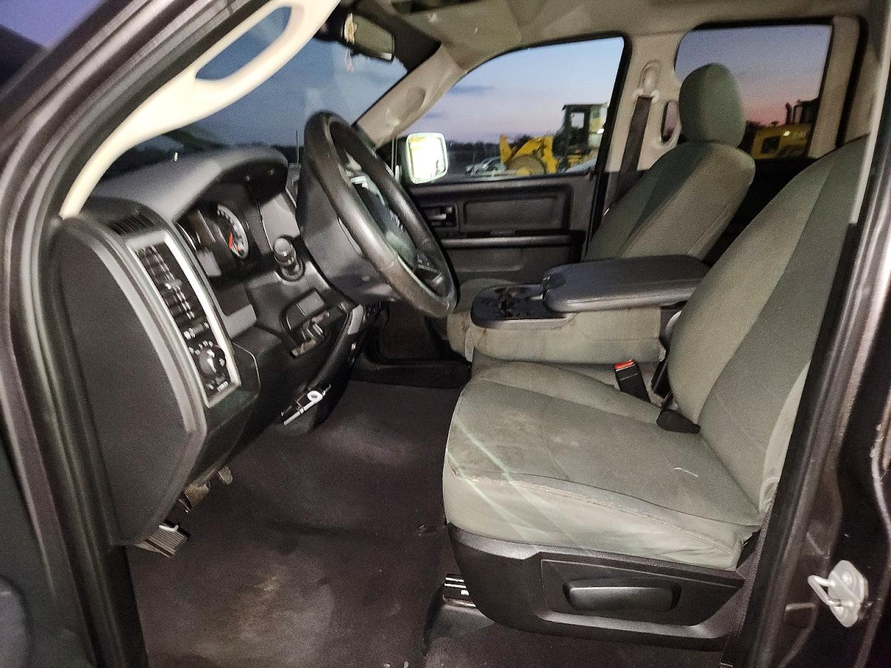 2015 RAM 1500 ST photo 7