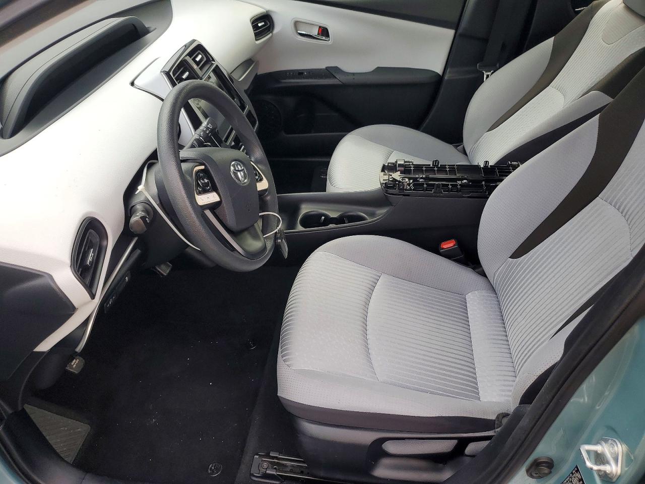 2016 TOYOTA PRIUS photo 7