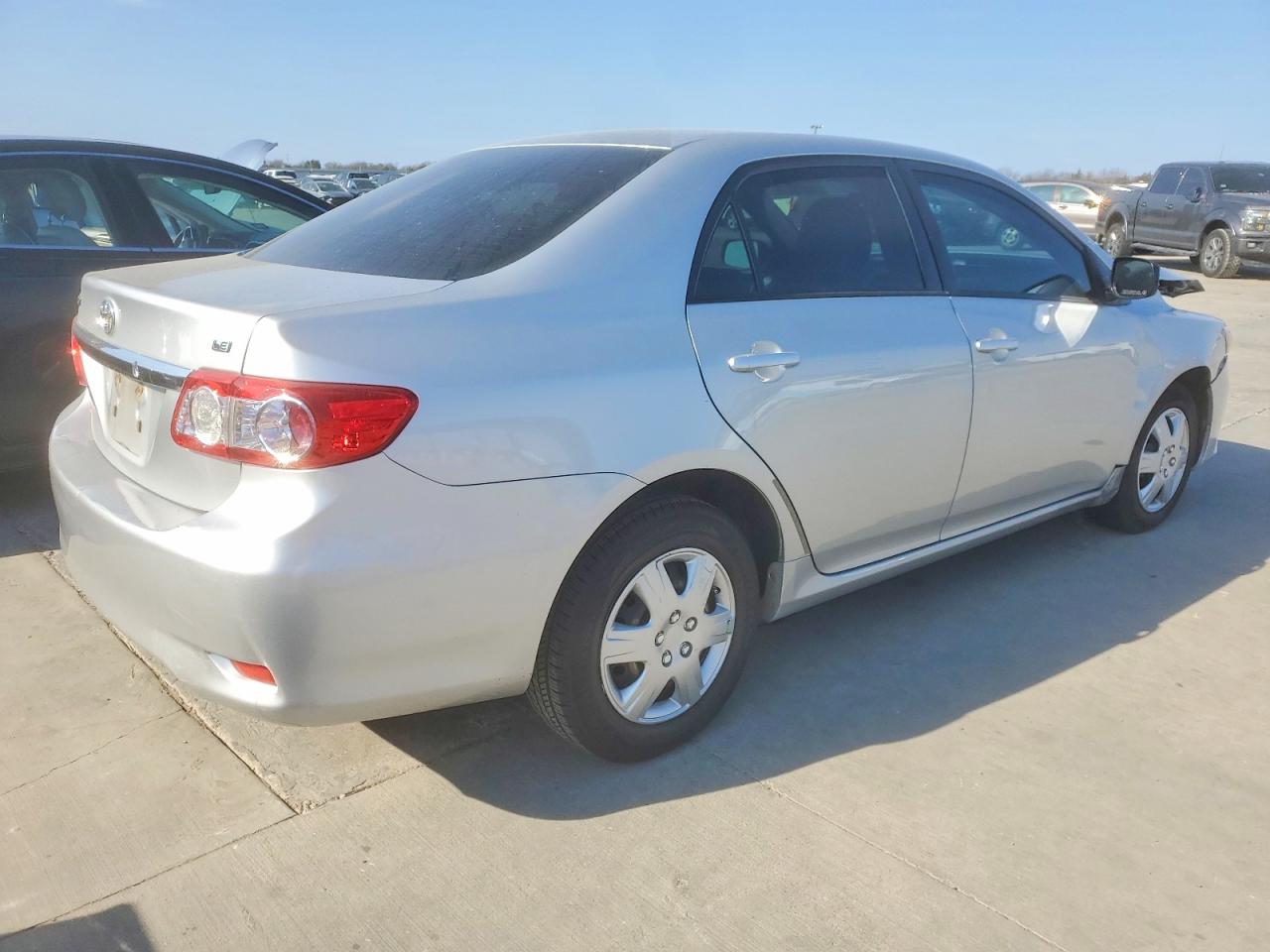 2011 TOYOTA COROLLA BASE photo 3