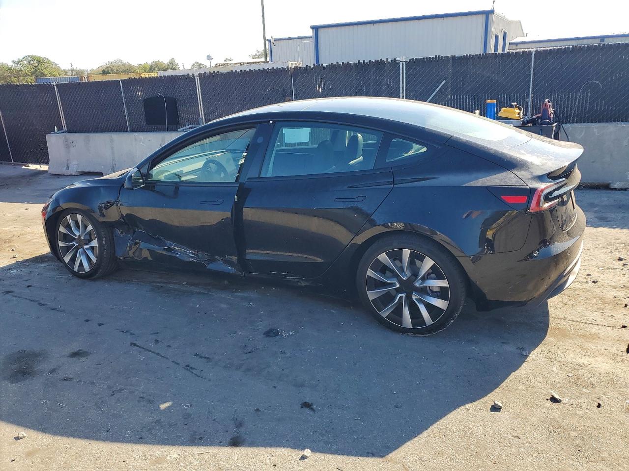 2024 TESLA MODEL 3 photo 4