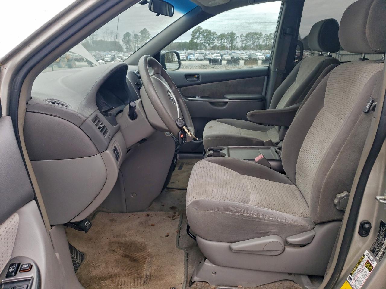2008 TOYOTA SIENNA CE photo 13
